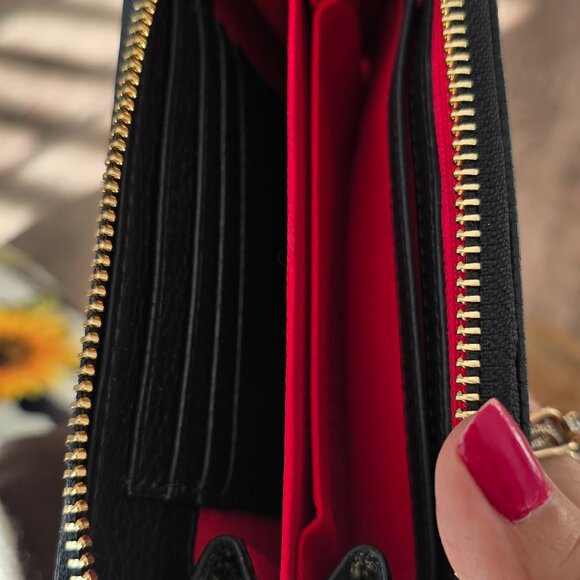 Pebble Grain Zip Around Phone Wristlet
Style ZR102BL
Color: Black - Picture 4 of 4